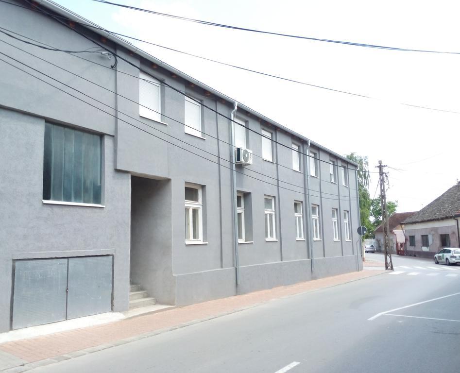 Apartmani Zrenjanin Bagian luar foto